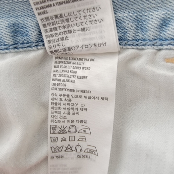 Abercrombie & Fitch embroidered cutoff jean

short - Picture 6 of 8